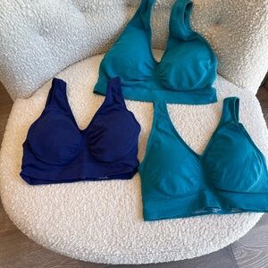 Rhonda Shear bras w pads-great condition.